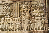 32 Bas-relief showing Khmer soldiers going to war