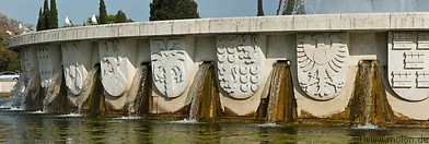 15 Fountain decorated with coats of arms